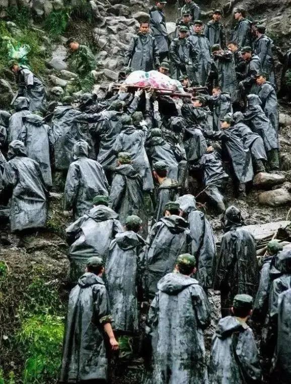 汶川5.12大地震现在样子,汶川大地震让人心痛的画面