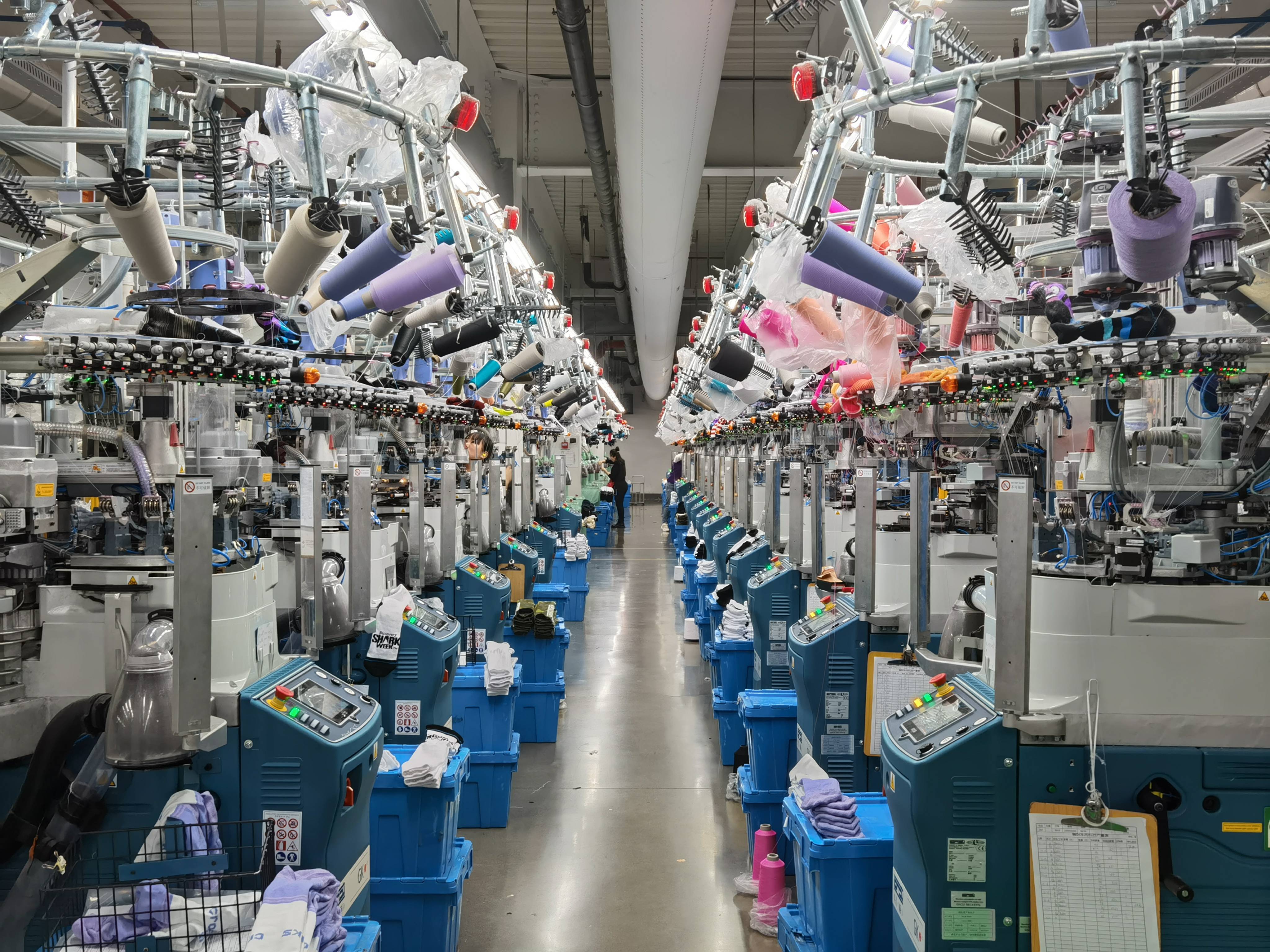 浓眉大眼的淘特也玩起了潮流，还拉上杨超越？