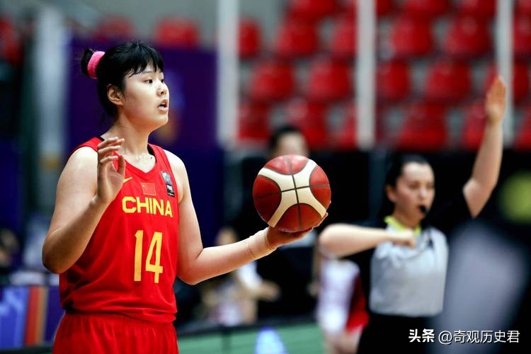 女篮队员李月汝身高简介,中国女篮大中锋李月汝今何在