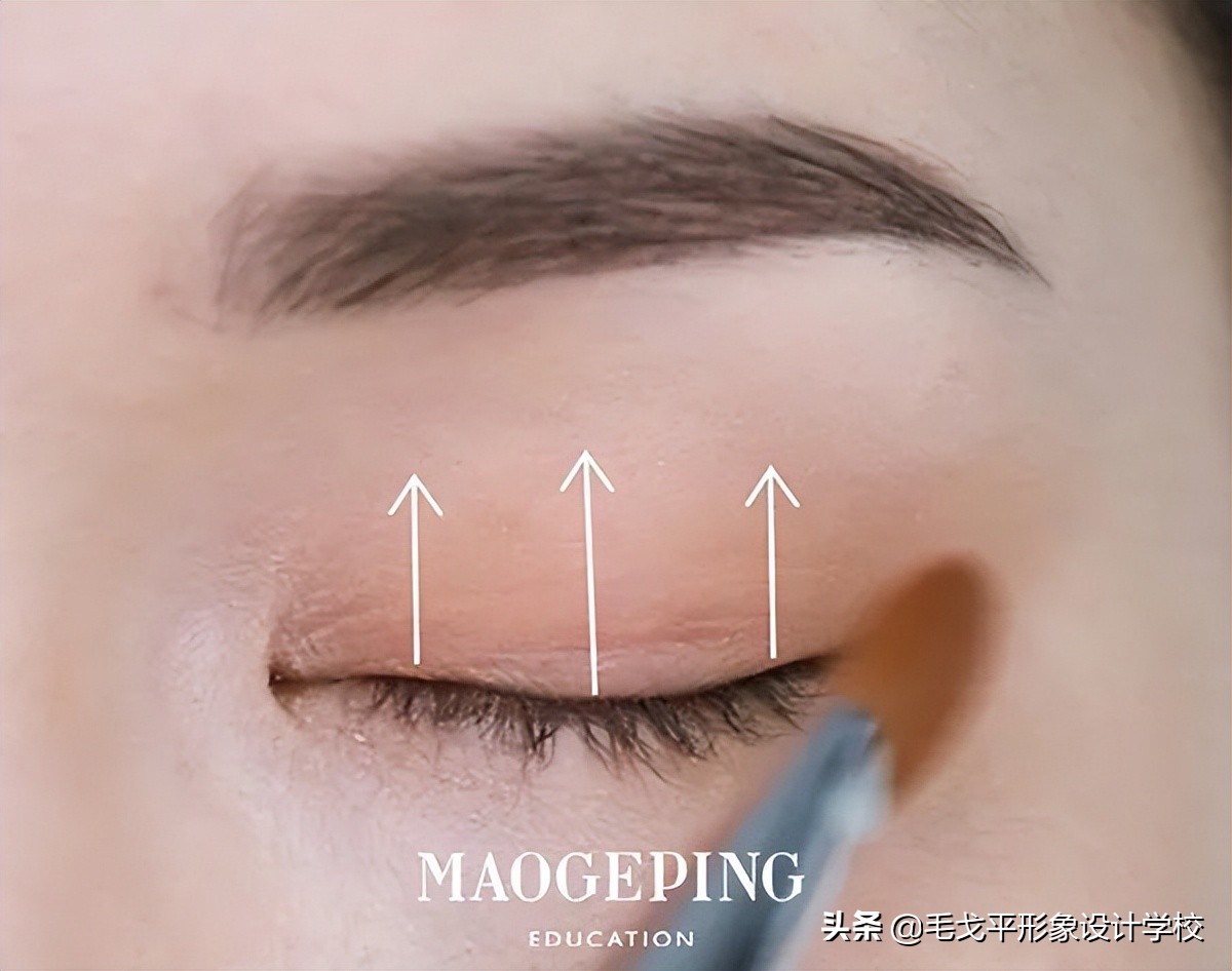 眼妆画着有点脏是什么原因,眼妆显脏是什么原因引起的