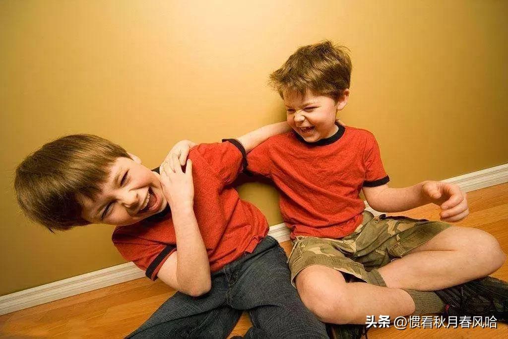 7岁的曾孙经常打6岁的儿子，这样的烦恼每天都在上演！你羡慕吗？