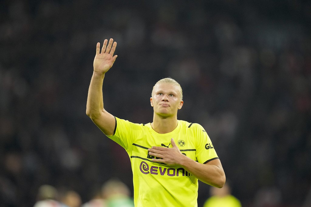 当哈兰德内马尔姆巴佩一起玩游戏,马夏尔加盟曼联