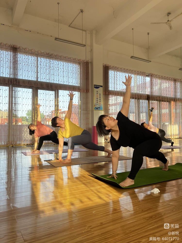 春风十里不如“瑜”你,感受思源“伽”人的快乐!