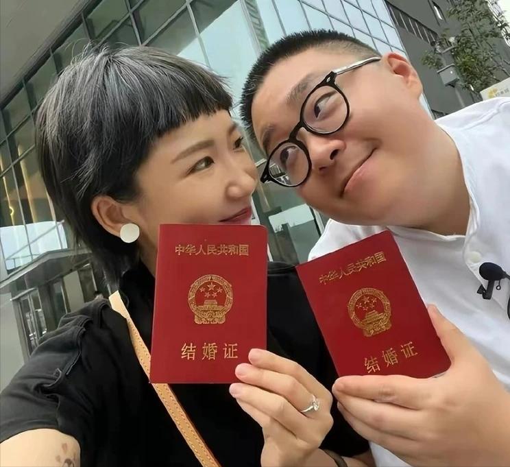 郝劭文在哪领证结婚的,郝劭文晒出结婚照