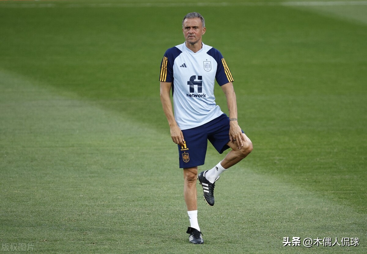 2022卡塔尔世界杯的大力神杯,卡塔尔世界杯决赛大力神杯进场