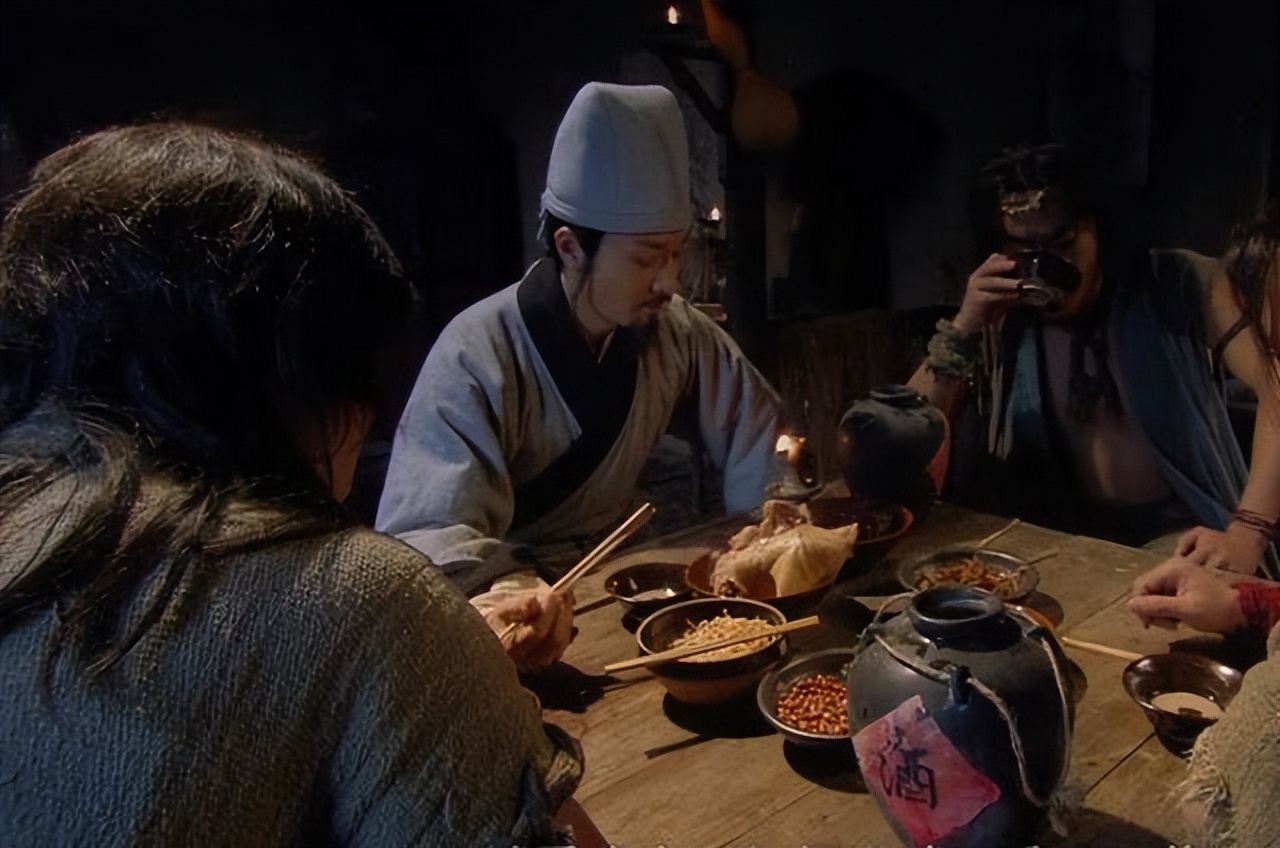 水浒传鲁智深为什么称酒,水浒一角酒相当于现在什么酒