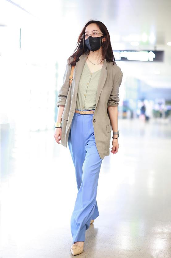 韩雪把西装穿出了新风格,金丝绒西装套装韩雪