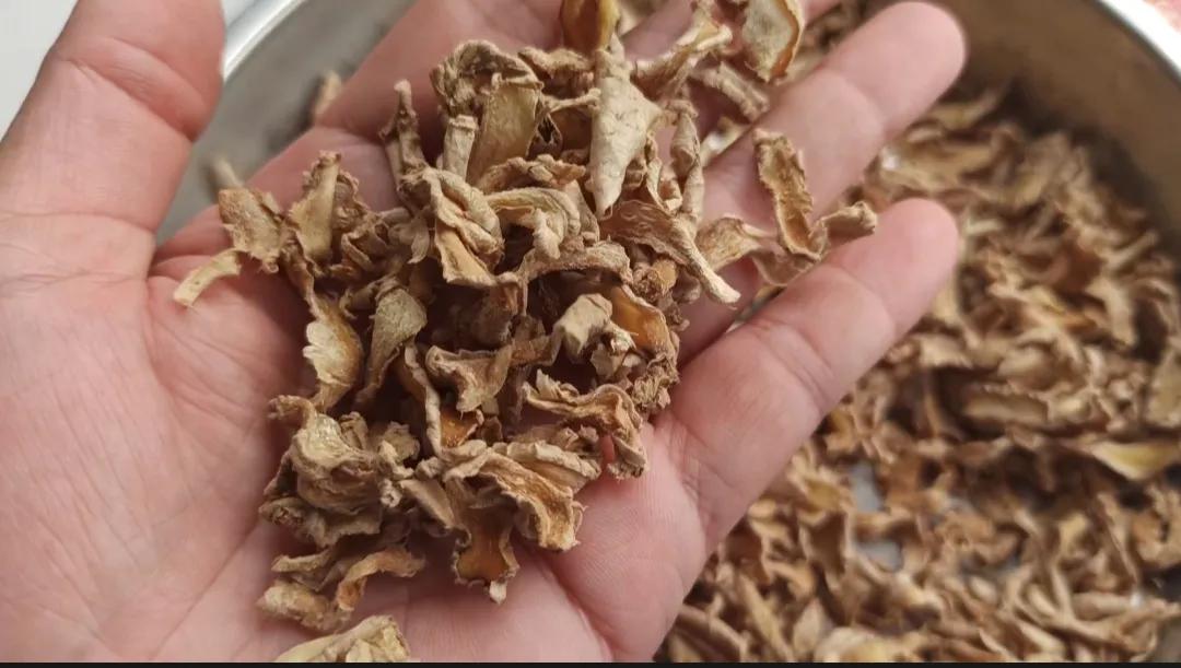 生姜能晒成干姜吗,生姜放蔫了还能吃吗