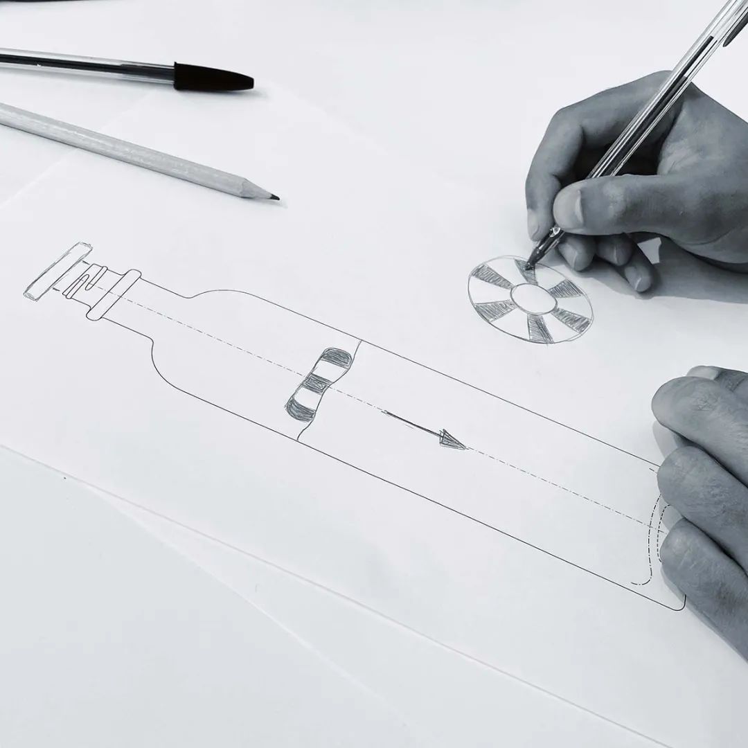 包装颜值／商业感固然重要／消费者观感、触感、情感等也需要重视