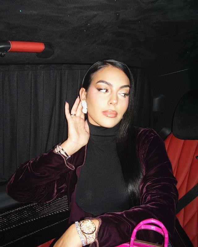 c罗伊莲娜乔治娜对比,c罗为何选择乔治娜而放弃伊莲娜