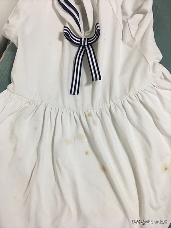 夏天衣服发黄了怎么洗掉妙招大全,如何清洗汗渍发黄的衣服