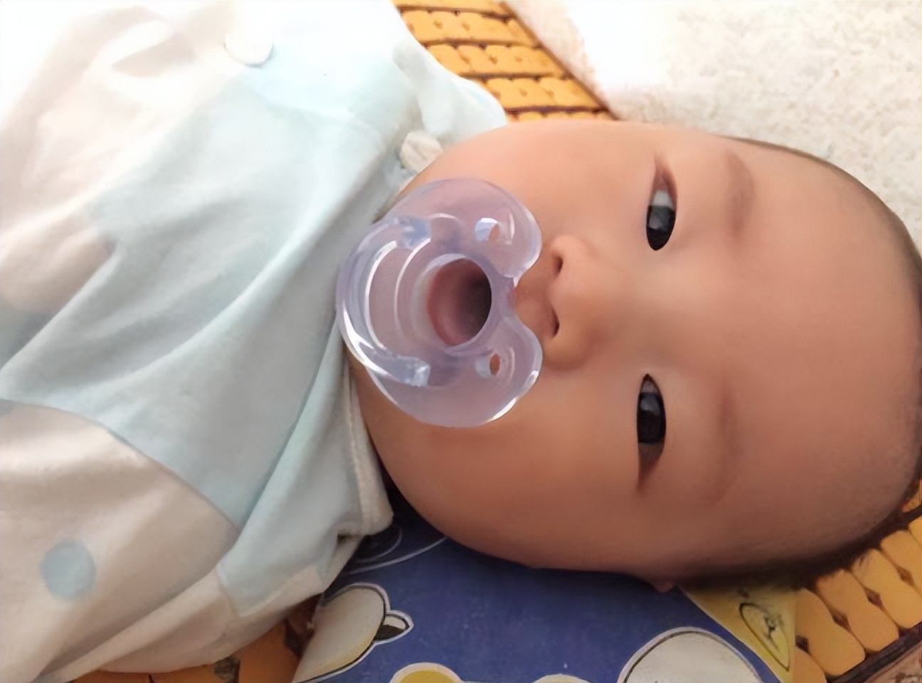 安抚奶嘴容易坏吗,安抚奶嘴什么样的好用