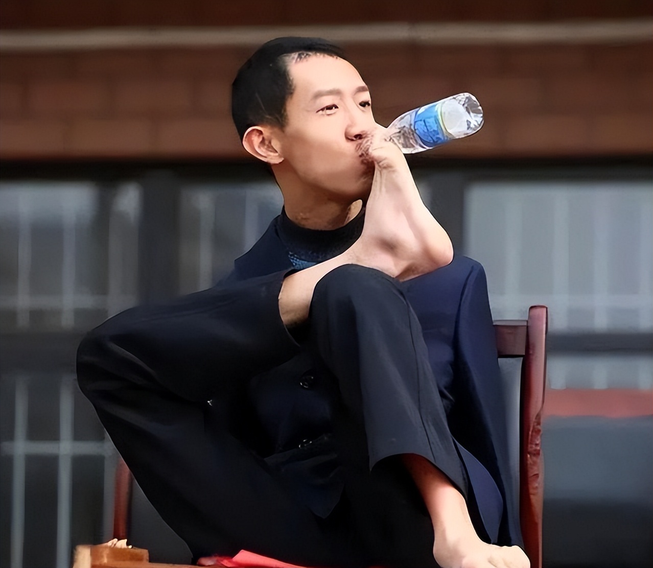 无臂男孩彭超高考,四川无臂青年彭超是哪个高中的