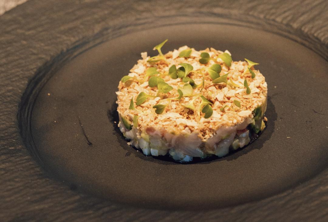 配备一星米其林黑珍珠餐厅,比米其林黑珍珠高端的餐厅