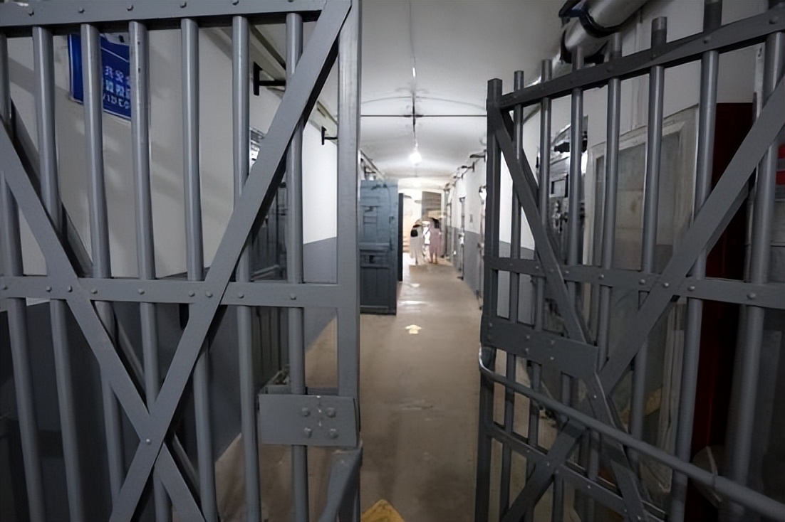 老板给买的衣服,老板给我们买的新衣服