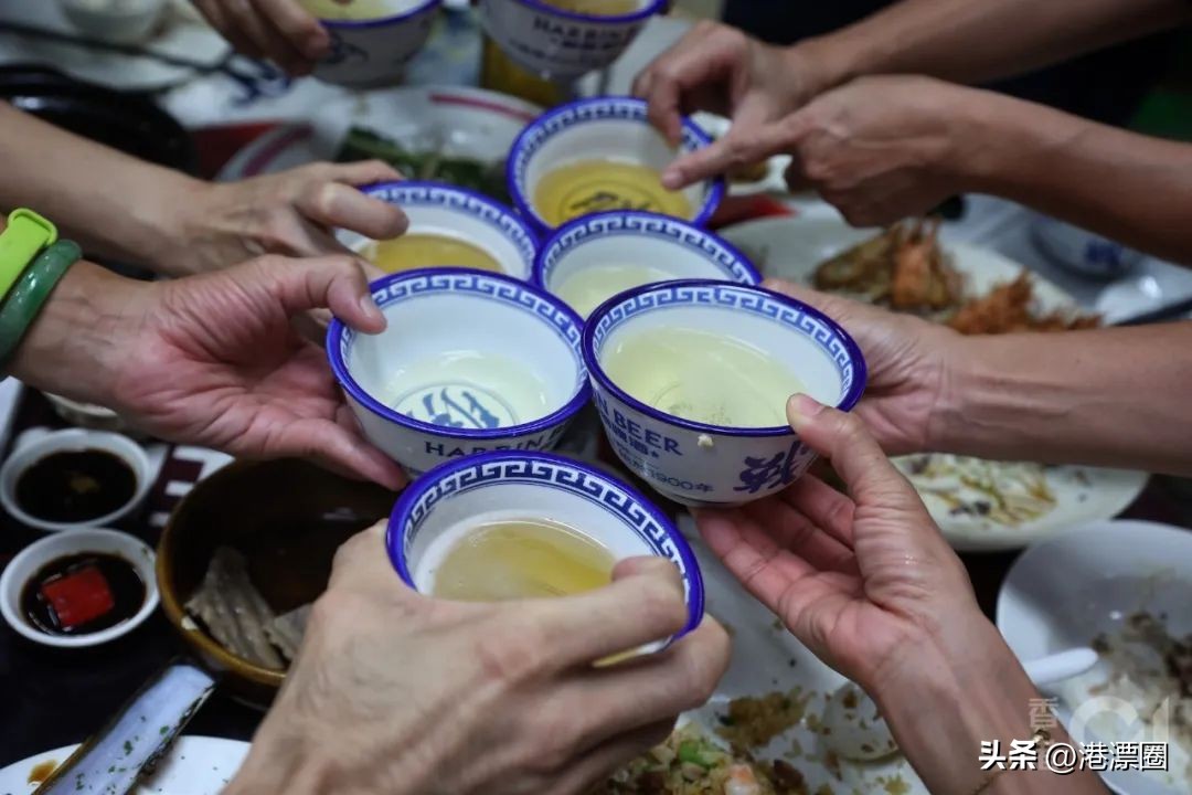 一家店铺宣布关门整条街,一家店突然停业了