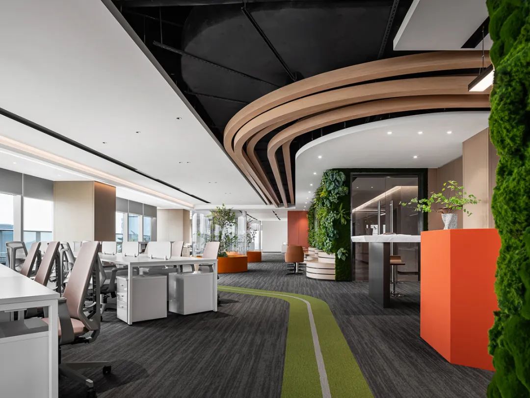 “打翻了”调色盘设计的办公室原来长这样！