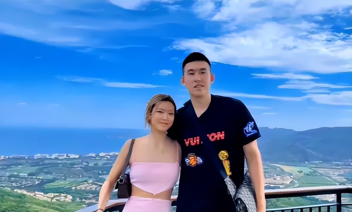 24岁富豪参加节目,付豪和女友的视频