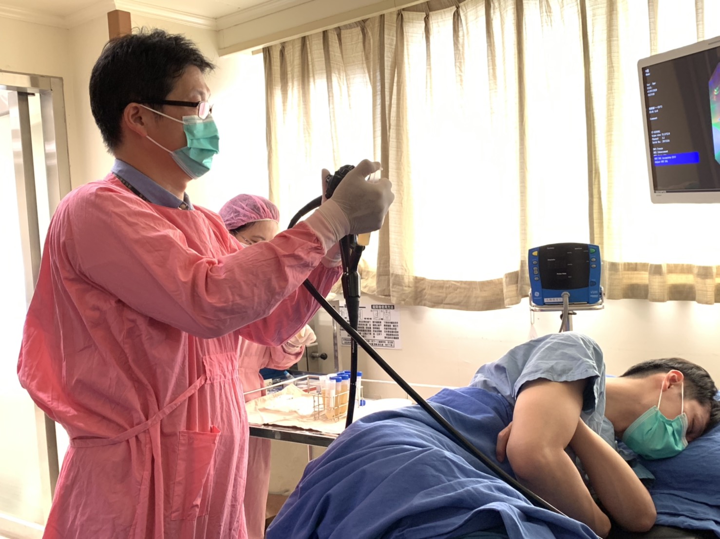 为什么人类的排泄物都是臭的？吃下去对身体有害吗？有人曾试过