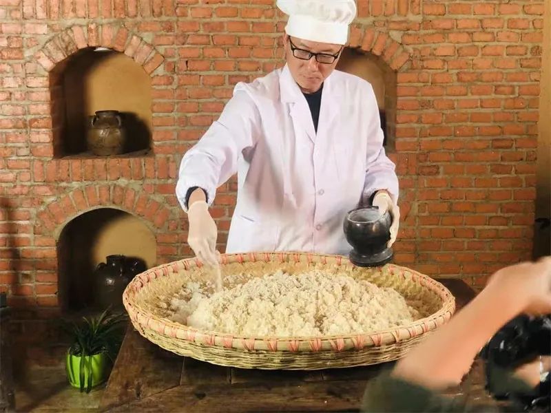 房县:“一壶酒”谱写致富经