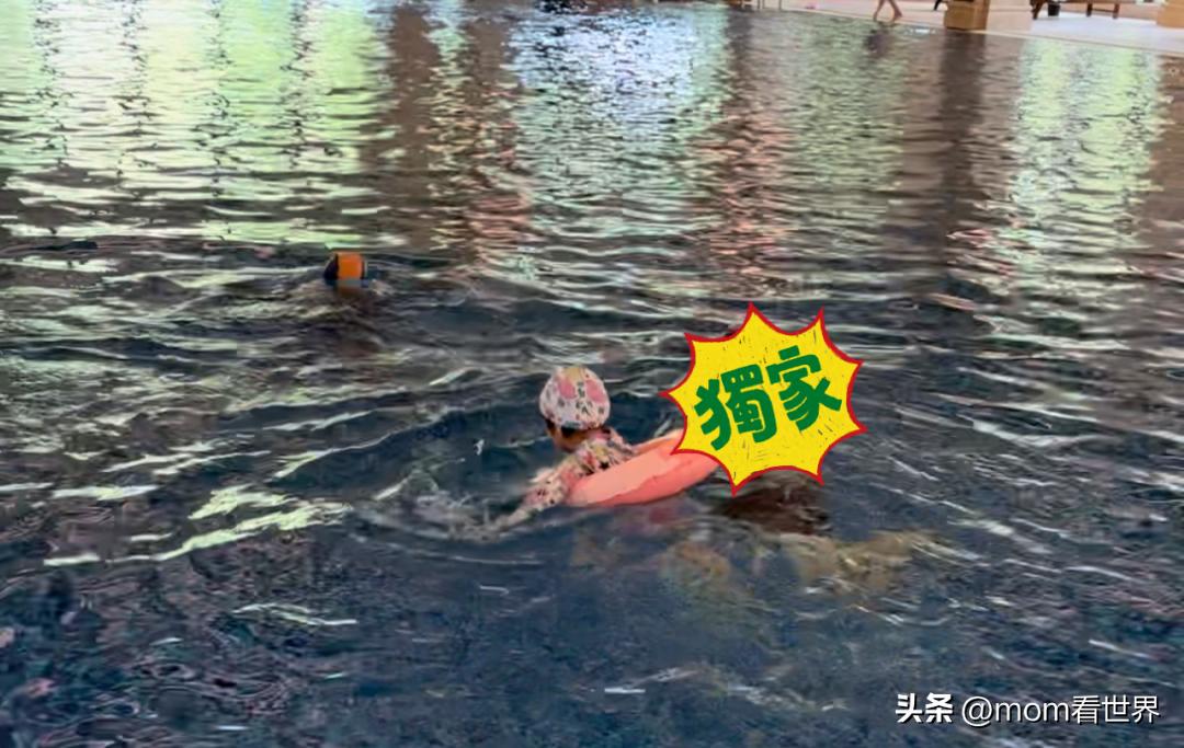 儿童泳衣买什么颜色比较安全,不要给小孩买蓝色泳衣