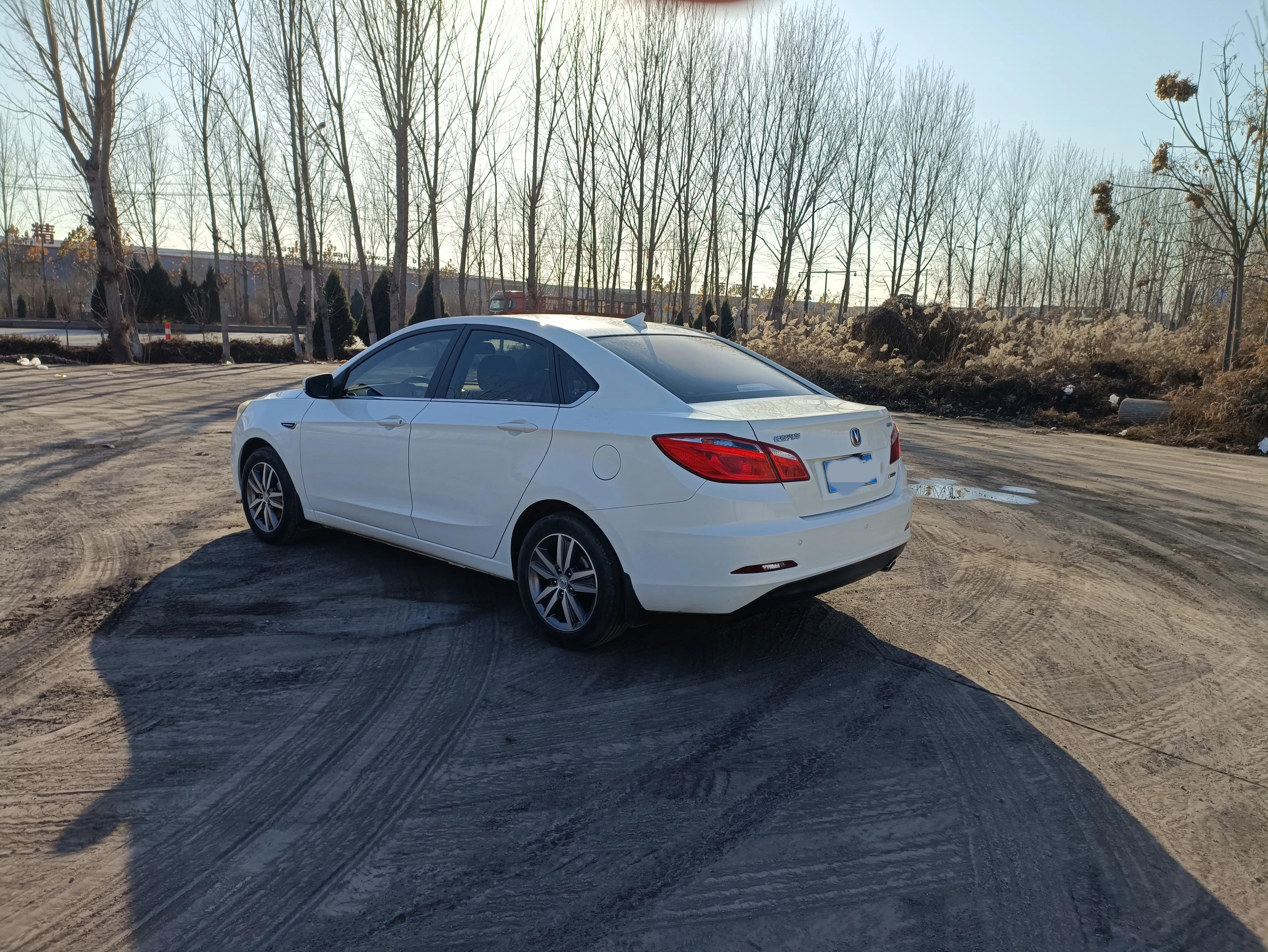 逸动底盘稳吗,老款长安逸动爬坡