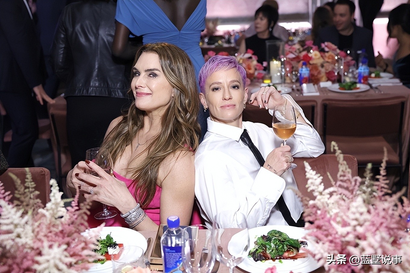 詹妮弗洛佩兹穿彩灯照片,好莱坞女星自律詹妮弗洛佩兹