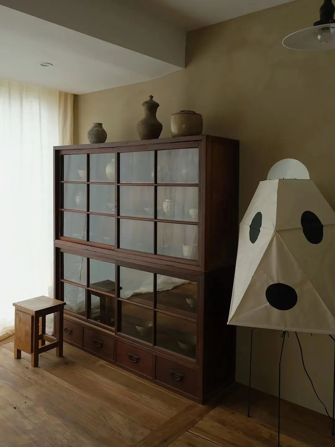 放弃高薪工作，在400m²的“小窝”里，造一所古道具商店