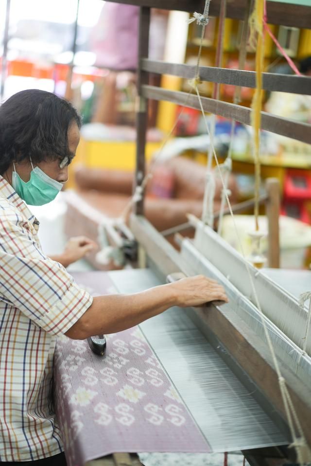 泰国旅游丝绸,泰国旅游回来适合带的纪念品