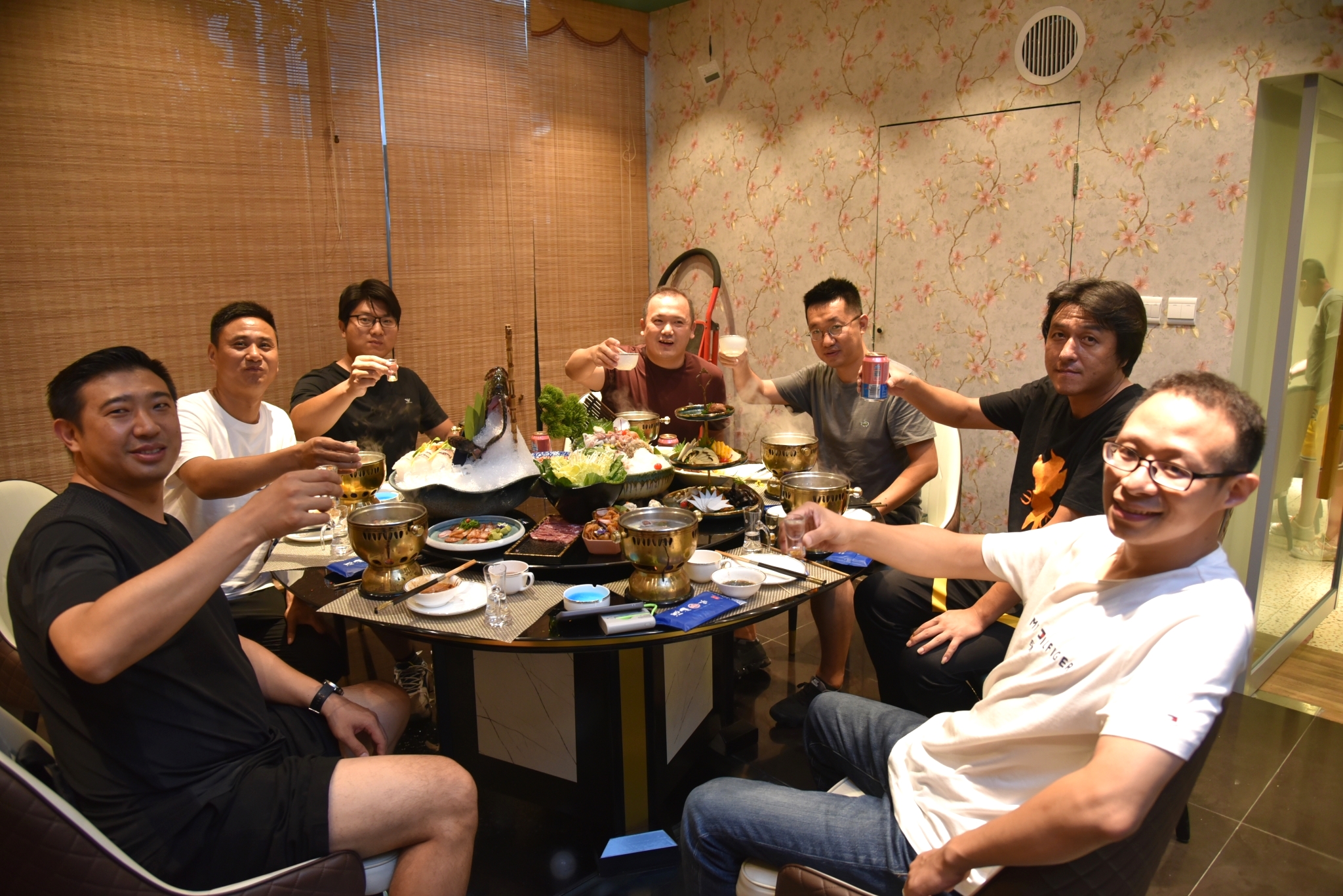 文飚出席天津“五虎杯”足球赛联谊会茅台王子助阵气氛热烈