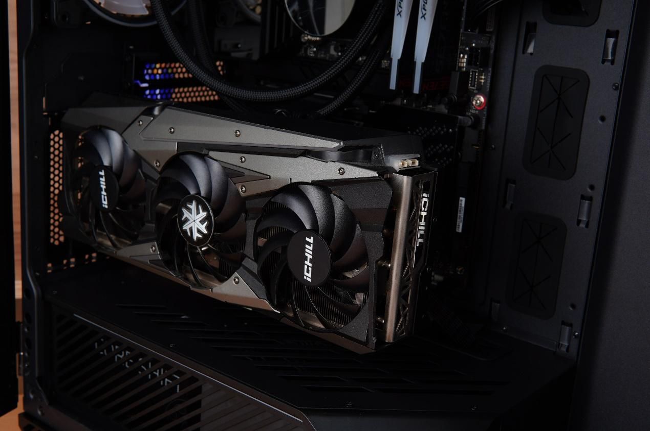 可以装多个硬盘的主机箱,带可插拔硬盘盒的主机