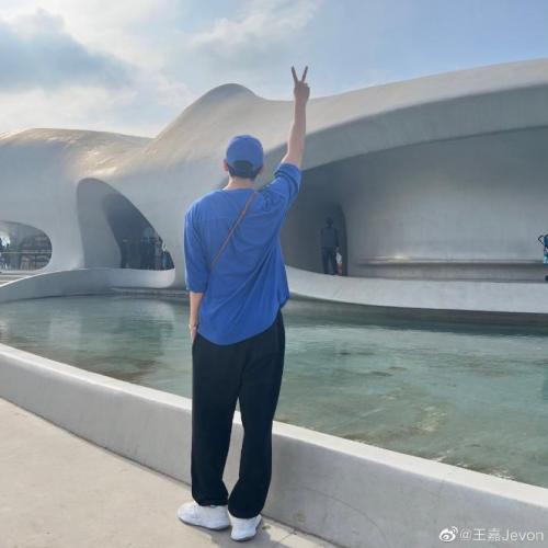 王嘉高清大图写真,王嘉拍照