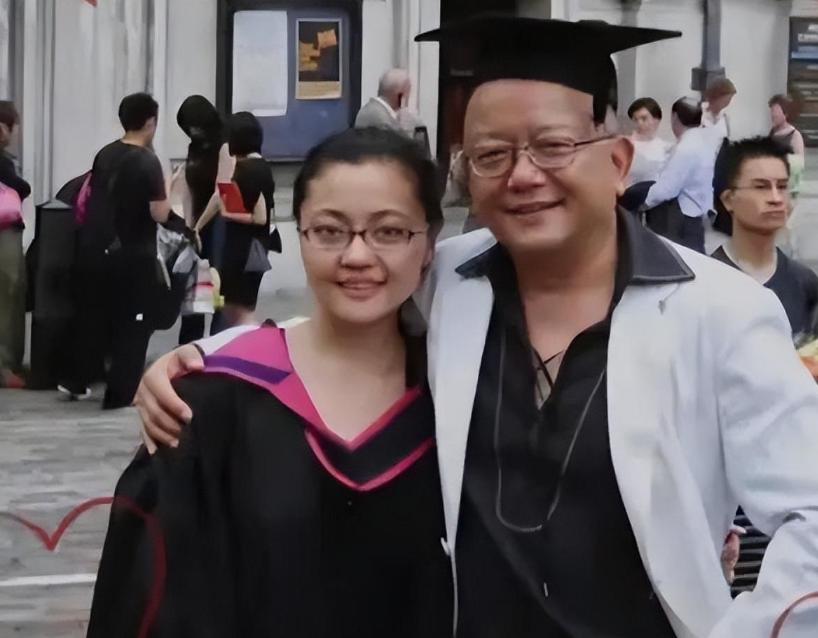 歌手成方圆年轻时候的照片,成方圆是80年代的当红歌星