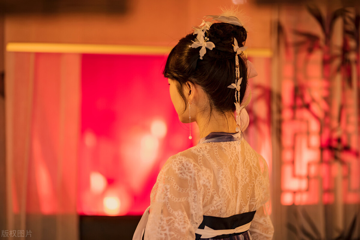 故事：貌丑无比的尚书之女，联姻嫁一瞎眼王爷，众人直呼“绝配”