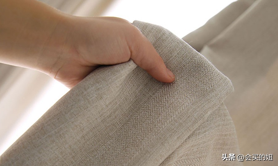 如何选便宜美观实用的窗帘,店铺一般装什么窗帘好看