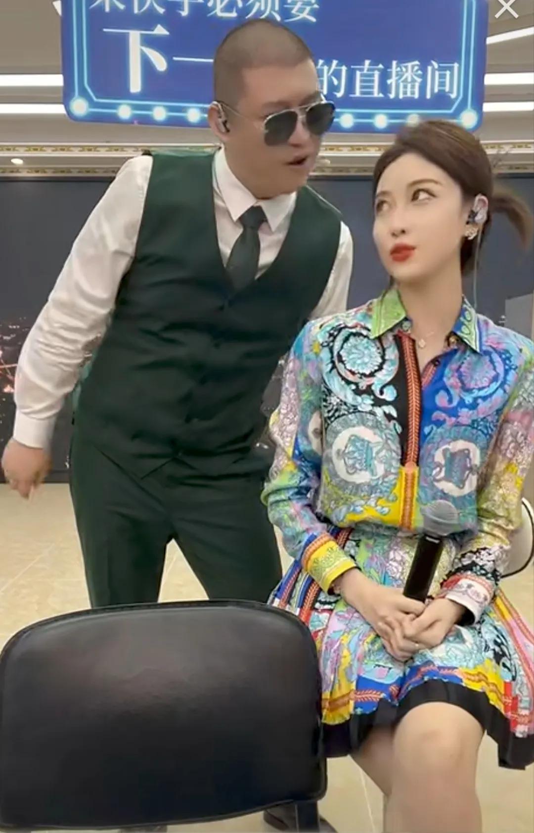 散打哥直播被砸东西完整版,散打哥被二驴签约了吗