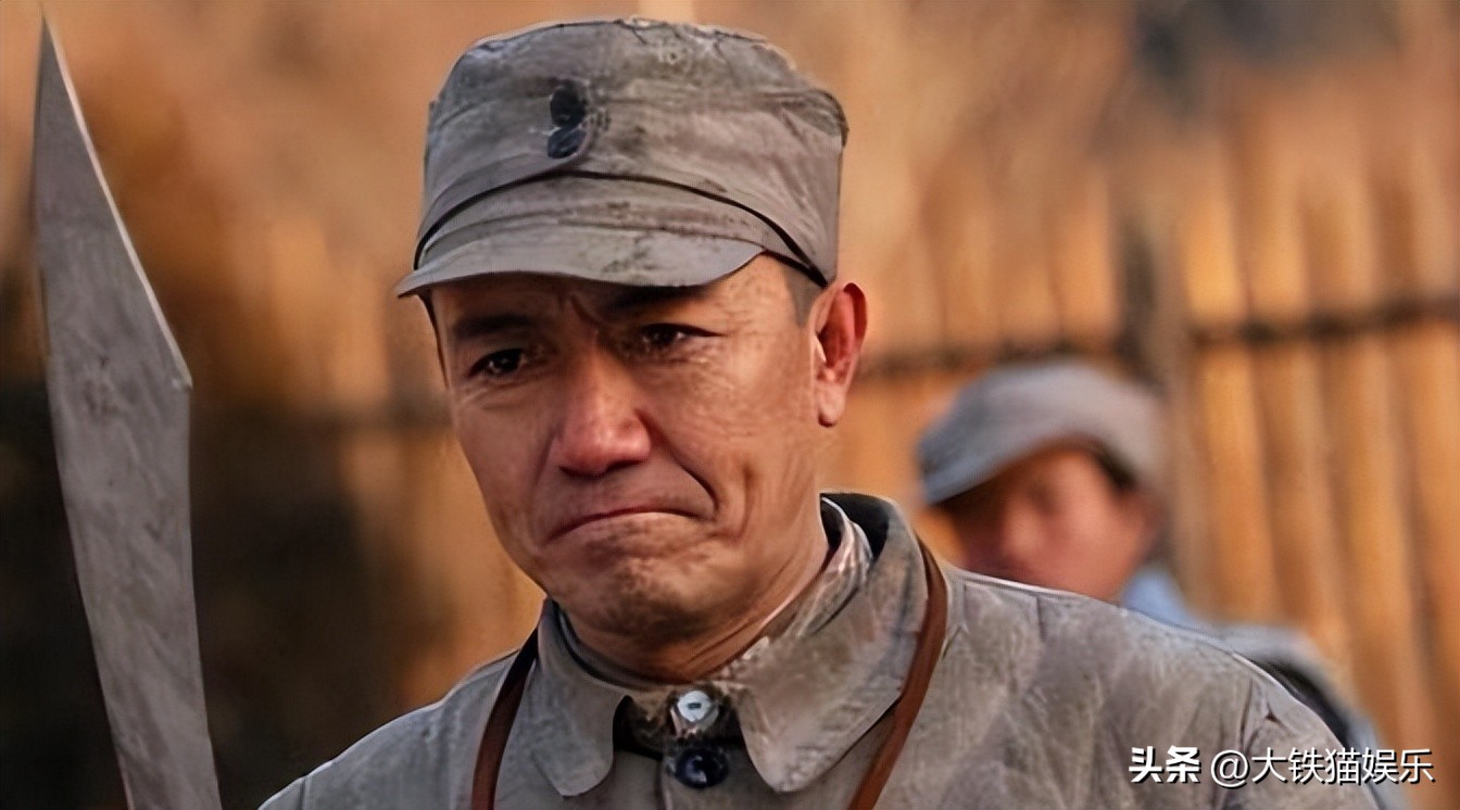 “荧幕女兵”的消亡史：蛇精脸、大浓妆，求你们别再*辱侮**战士了