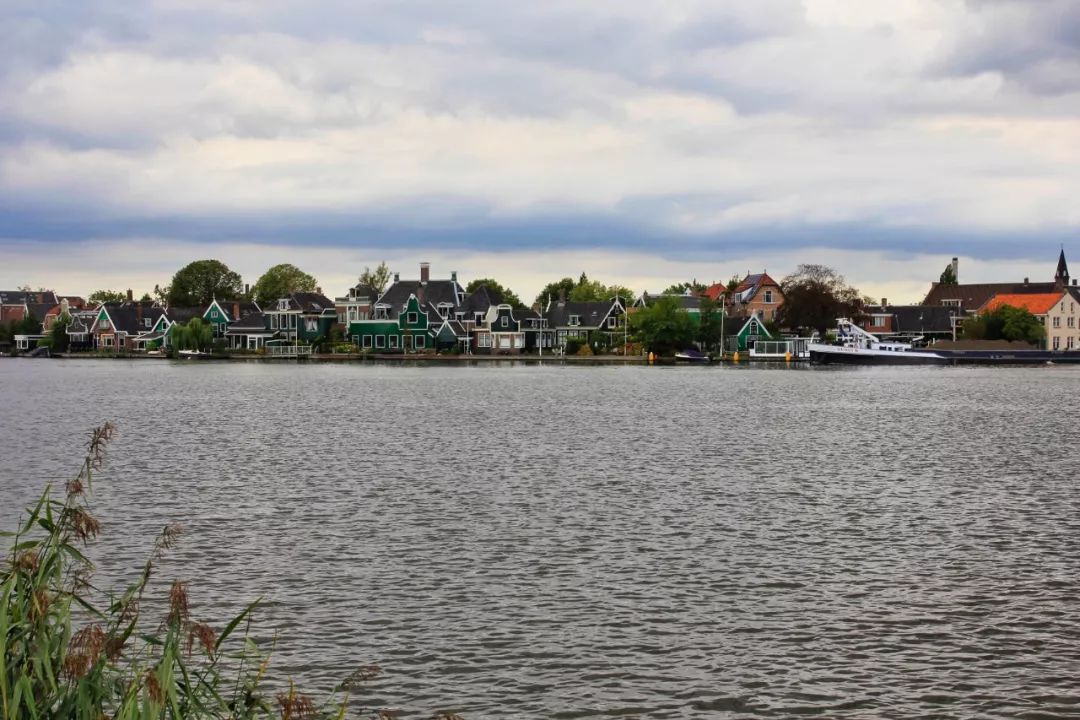 开车去欧洲第23集:在阿姆斯特丹*灯区红**,2名荷兰壮汉挑衅被我怼