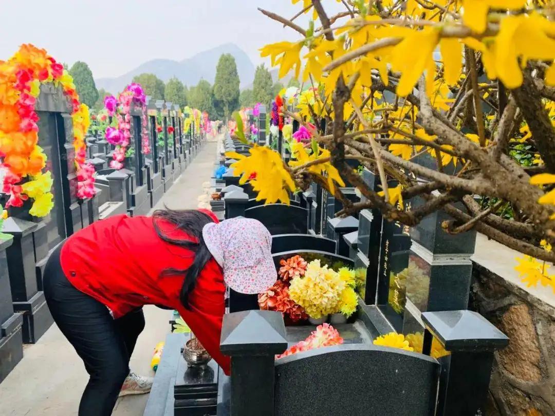 住宅小区曾经有坟场有影响吗,小区专门放骨灰的房子