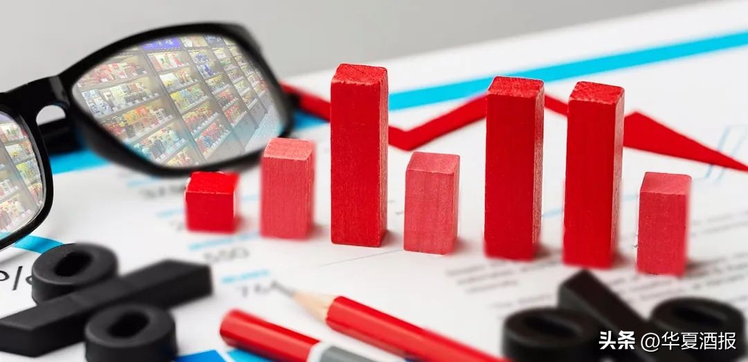 “价格倒挂”严重，库存压力大，逾半数从业者“看冷”，权威报告最新研判，白酒业将迎来新一*大轮**调整！