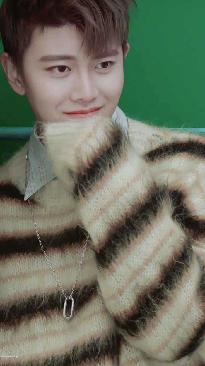 爱豆表格图任嘉伦,任嘉伦头像帅气高清粉色