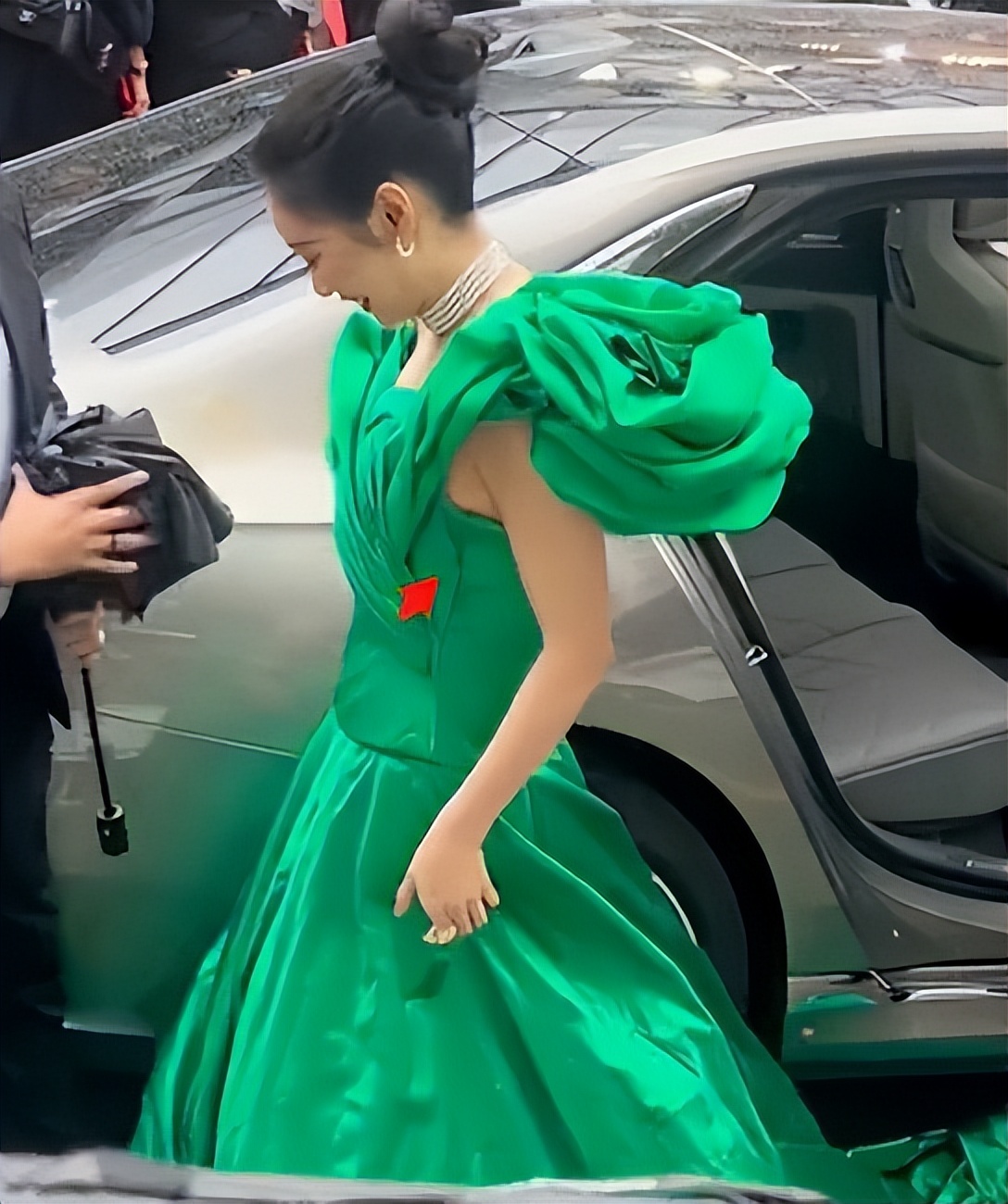 高叶戛纳红毯戴珍珠项链被吐槽,高叶谈戛纳红毯礼服