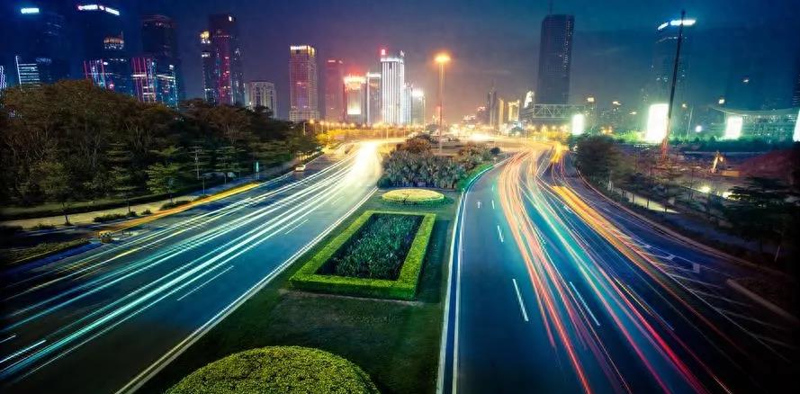 愤怒山东美女医生因为海边救人，隐私部位暴露被骂不要脸