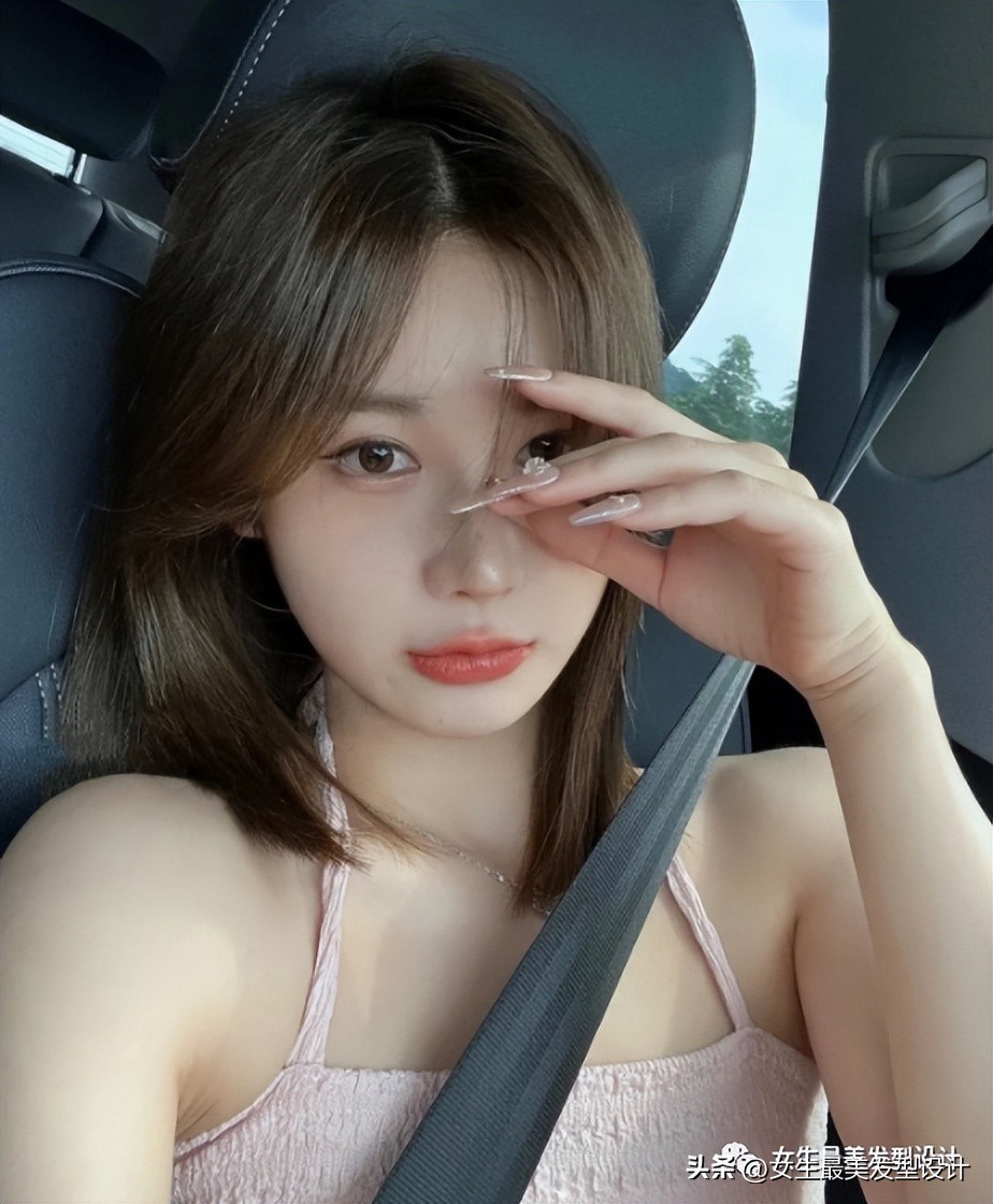 女生又酷又飒齐肩发打理,齐肩短发内扣优雅酷飒发型