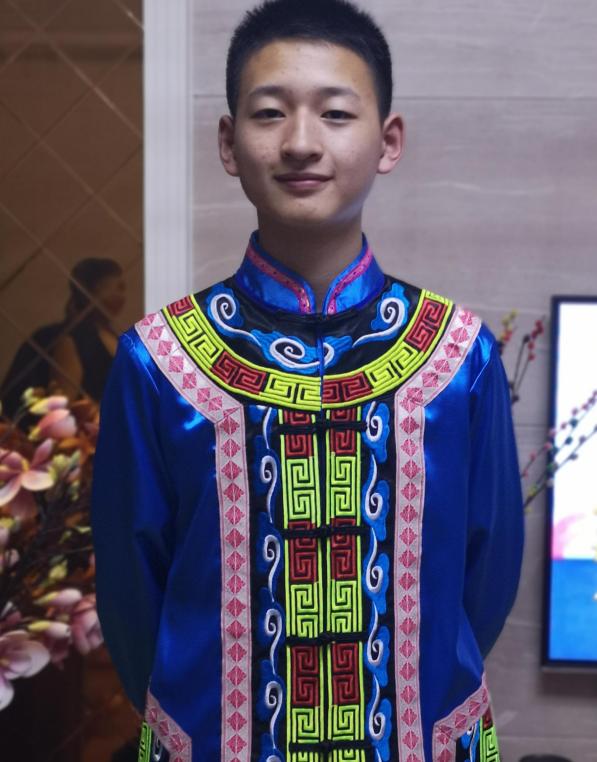 汶川地震中敬礼娃娃郎铮原视频,汶川地震敬礼娃娃完整版