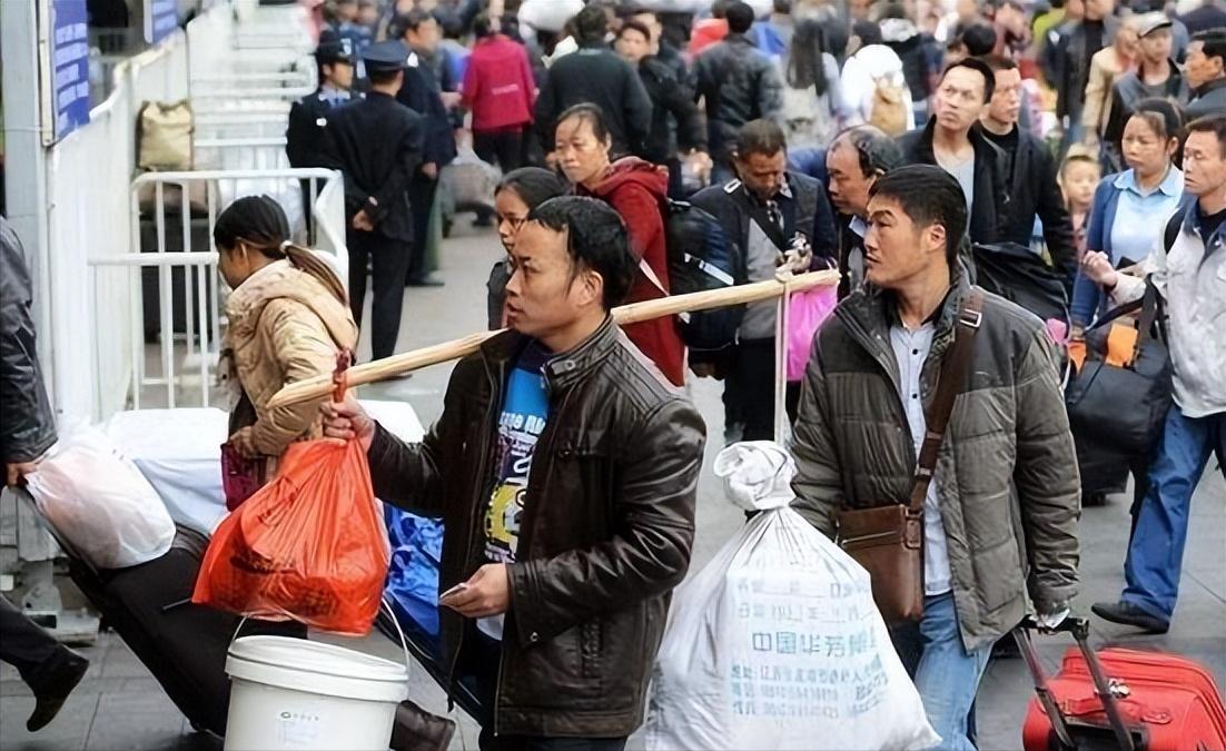 为什么民工一天能挣4500,为什么农民工一天能挣300元