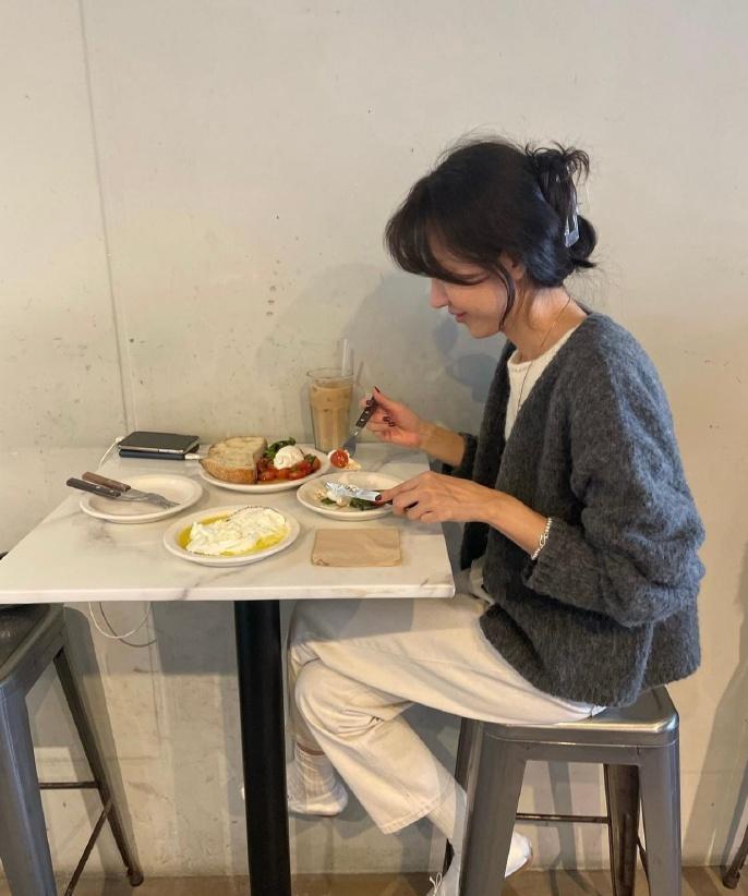 秋冬的洋气感穿搭一定少不了灰色,解锁灰色系高级穿搭穿出高级感