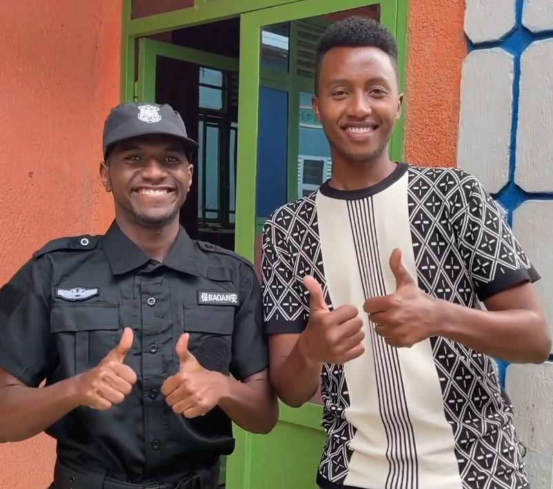 非洲小伙波波，带领团队翻唱中文歌走红，网友：我竟唱不过外国人