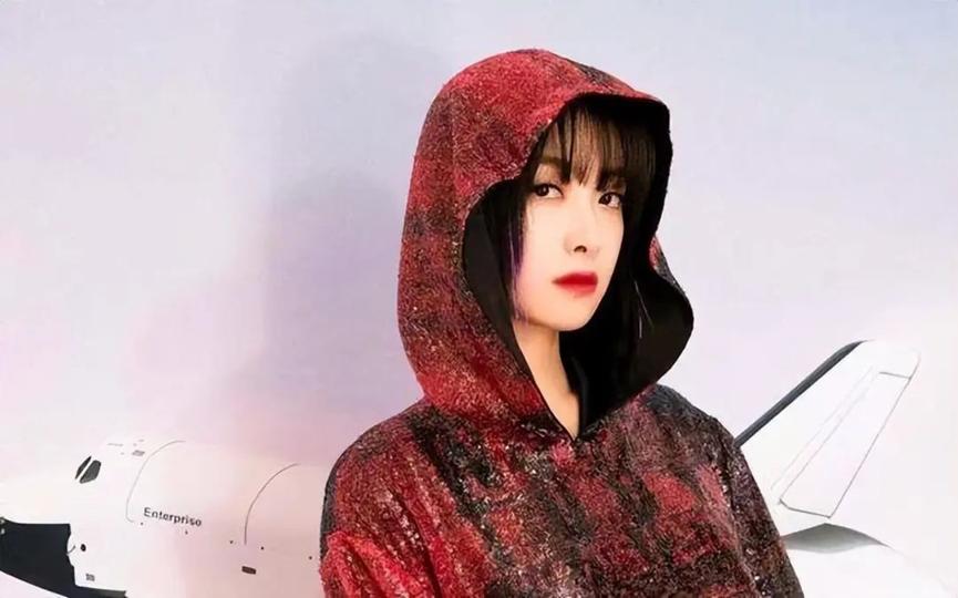 明星也逃不开的容貌焦虑：女星卸妆前后对比，自信的人才最美丽