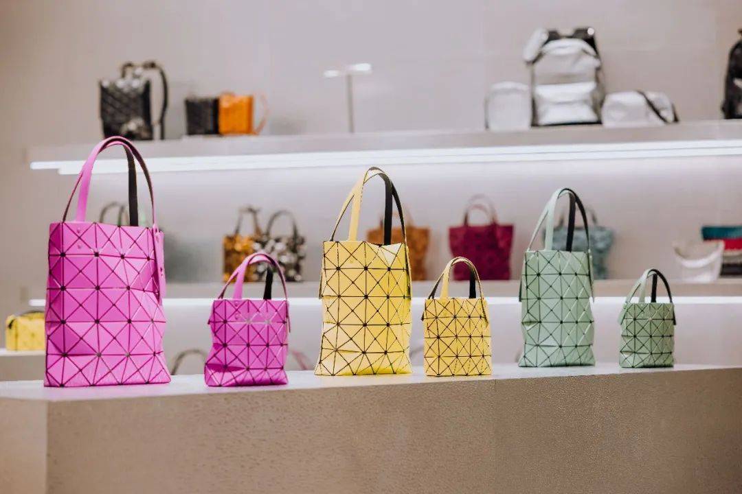 三宅一生水桶包2021,2023年第一只大牌包包